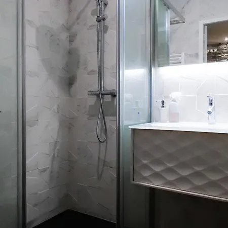 Appartement Charme De L'Ancien - Centre Ville Angers- 2 Personnes *